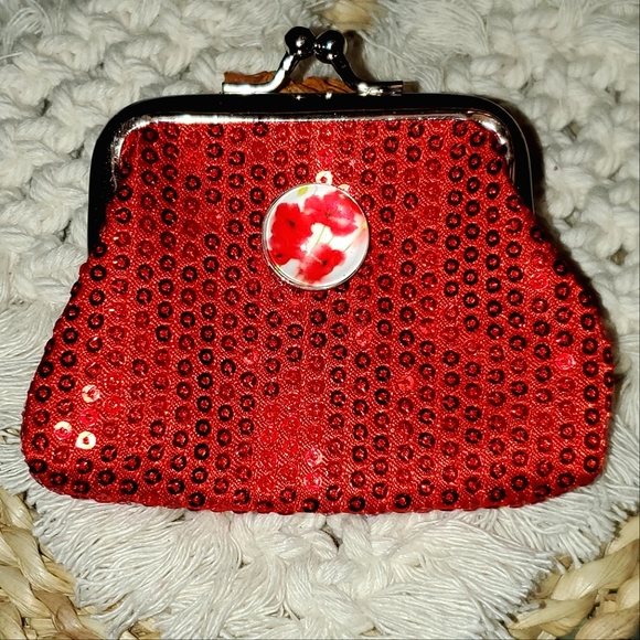 Red sequin snap change purse. 👛 - Picture 2 of 4